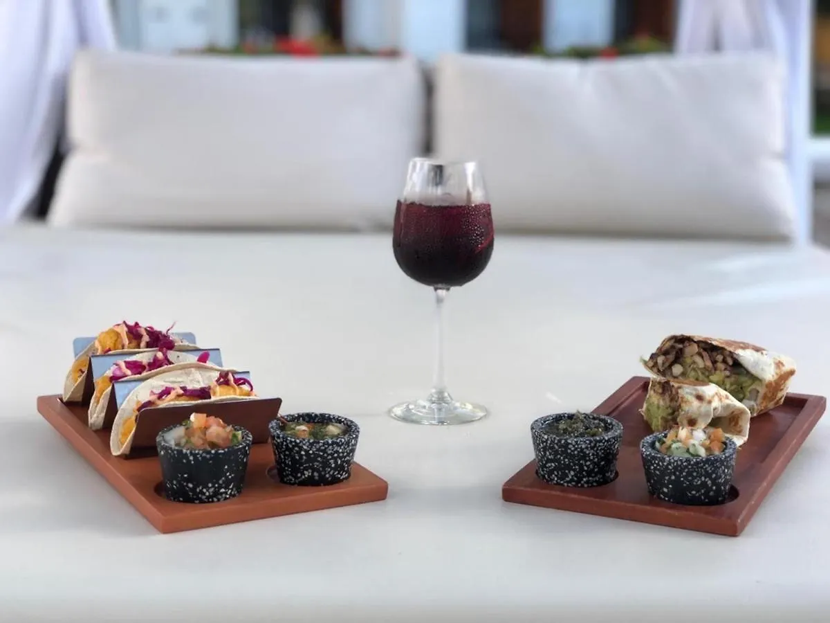 ****  Cozumel Hotel & Resort Trademark Collection By Wyndham Мексика